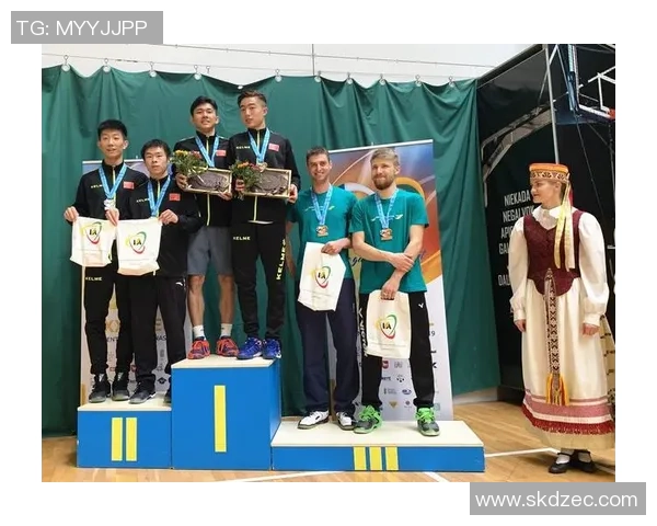 南京羽毛球队与杭州羽毛球队赛后战术分析与复盘探讨